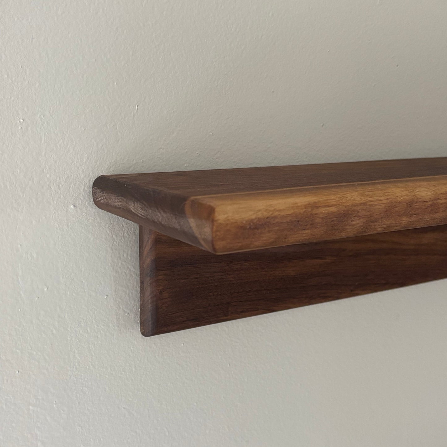 Lund Floating Shelf