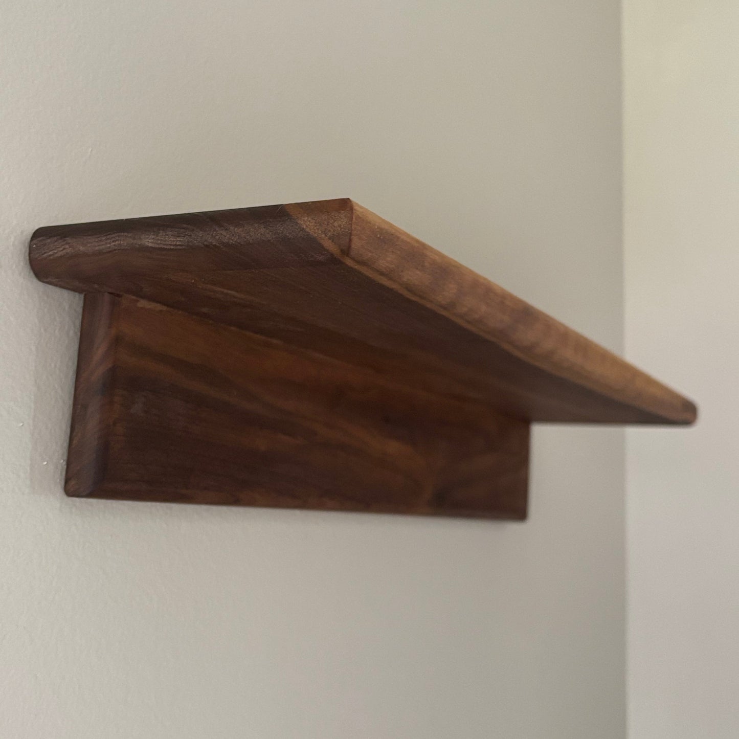 Lund Floating Shelf